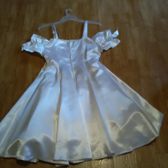 Dress - Picture 3 of 4